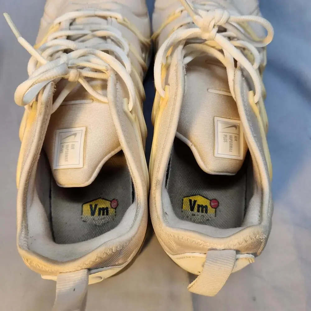Nike minimalist unique silhouette